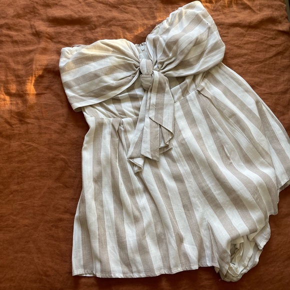 Super Cute Romper! Perfect for date night ✨ - Picture 3 of 4